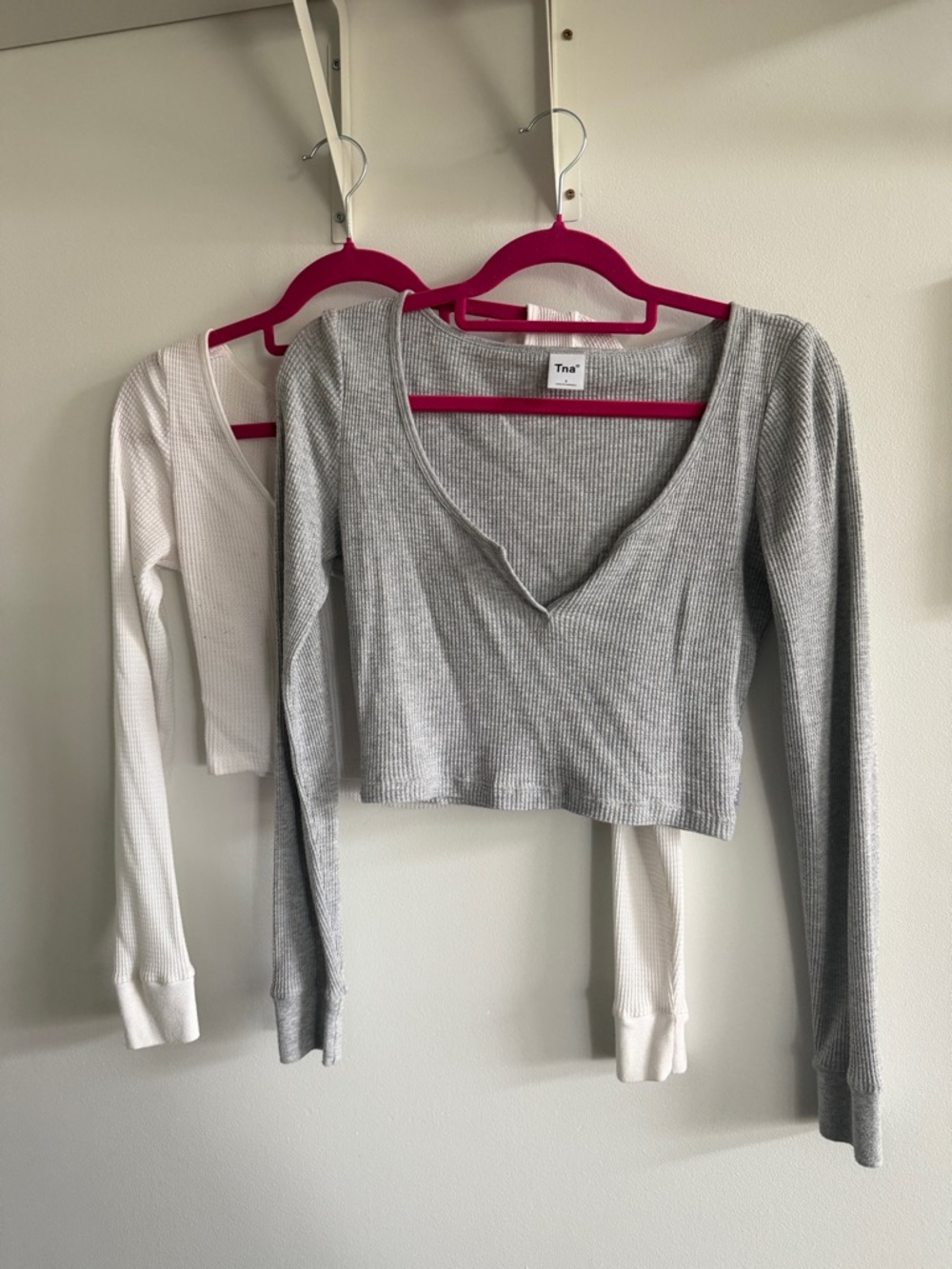 TNA Ribbed V-Neck Long Sleeve Top in Gray and White